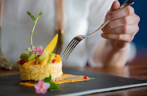 Plongez dans un univers culinaire où l'authenticité et la saisonnalité se rencontrent.